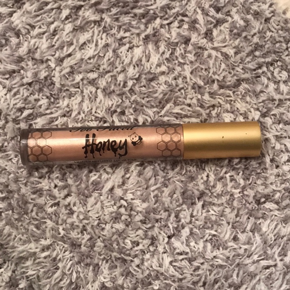 Too Faced lip gloss